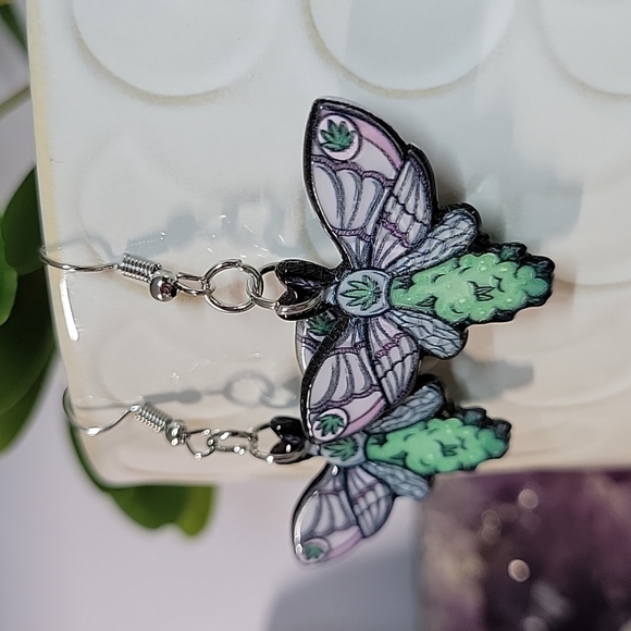 Winged Hemp 420 Drop Earrings - Picture 3 of 6